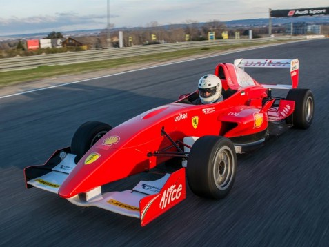 Jazda samochodem Formula 3 – 1 okrążenie na długim torze w Hiszpanii