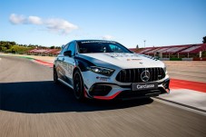 Conduzir um Mercedes AMG CLA45 3 voltas + 1 volta em co-piloto