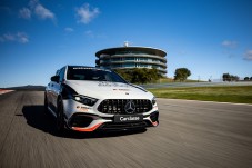 Conduzir um Mercedes AMG CLA45 4 voltas + 1 volta em co-piloto