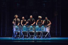Teatr i popołudniowa herbata dla dwojga