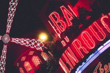Moulin Rouge w Paryżu z rejsem po Wieży Eiffla z kolacją