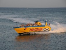 Safari de Golfinhos e Grutas no Algarve em Jet Boat p/2 adultos + 10 crianças