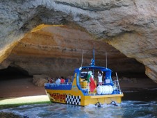 Safari de Golfinhos e Grutas no Algarve em Jet Boat p/2 adultos + 10 crianças